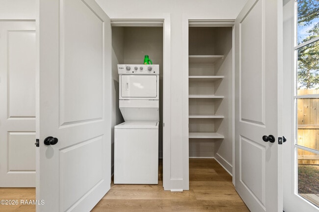 Building Photo - 105 Steiner Oaks