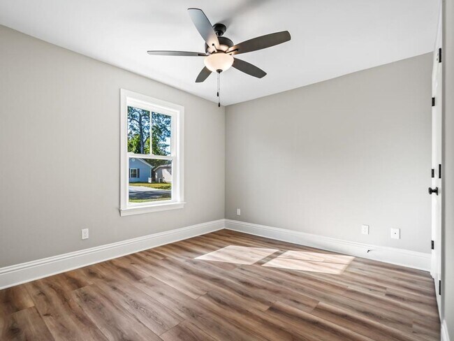 Building Photo - Spooktacular 3 Bedroom Available in Wakull...