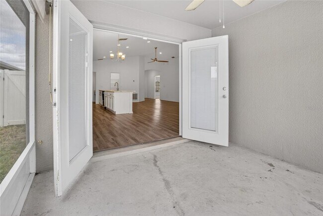 Building Photo - 522 Pentas Ln