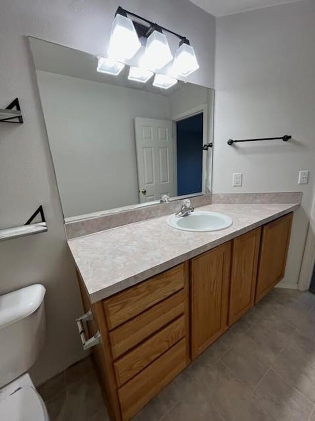 Building Photo - $500 Off first full month!!  3 Bedroom 2.5...