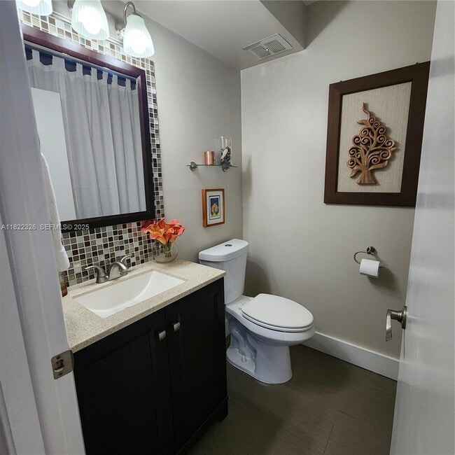 Building Photo - 2424 NE 9th St