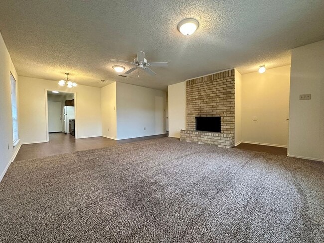 Building Photo - 1404 Chapel Ridge Rd