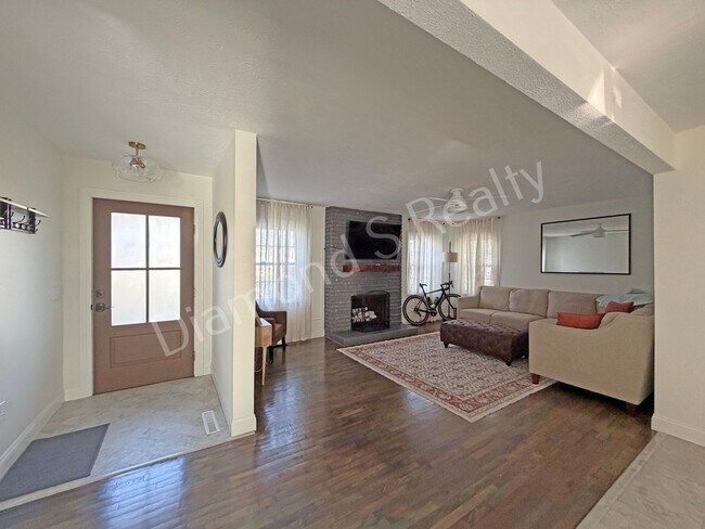Building Photo - Stunning 3_Bed Home with Two Primary Suites & a Pool!