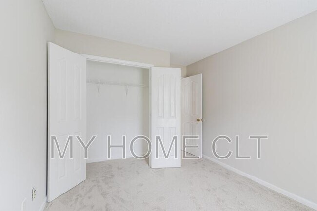 Building Photo - 12025 Brownestone View Dr