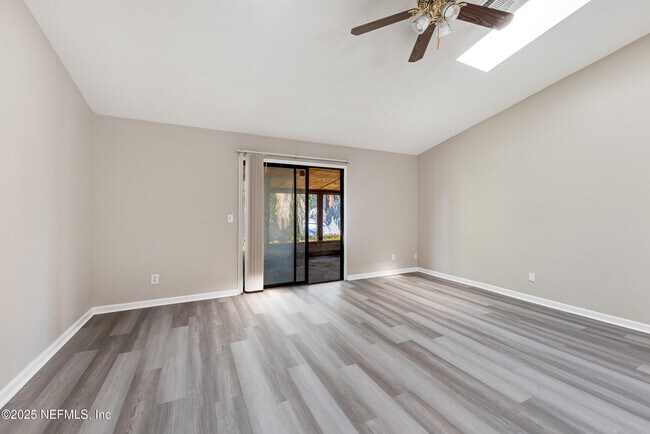 Building Photo - 3920 Sans Pareil St