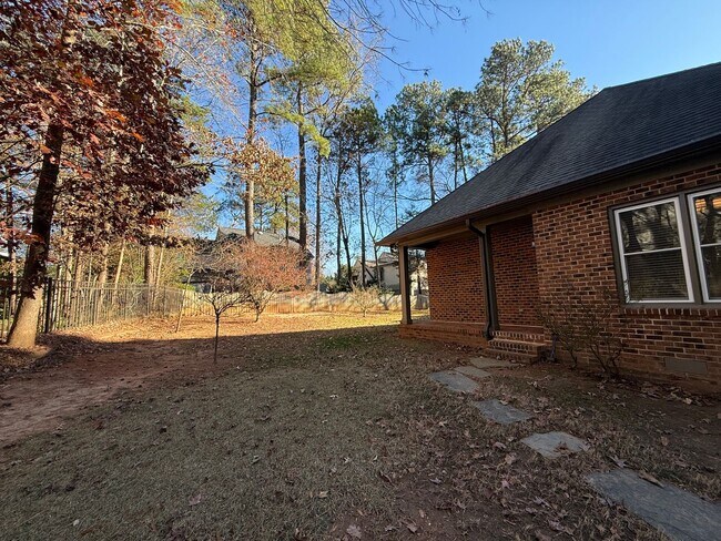 Building Photo - Charming 3BD, 2BA Raleigh Ranch-Style Home in a Quiet Neighborhood Near Crabtree Valley Mall, RDU...