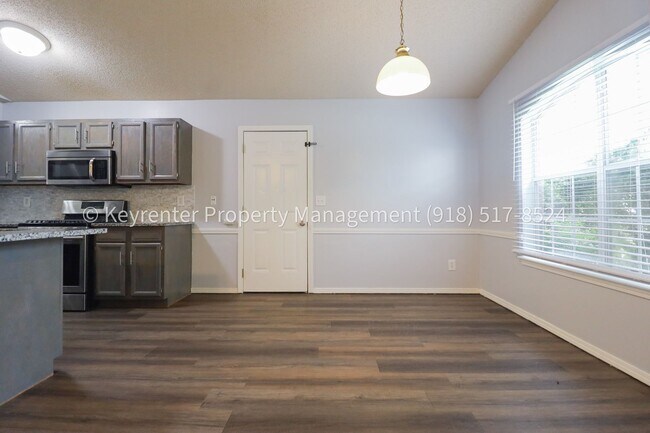 Building Photo - 3 Bed | 2 Bath in Owasso!