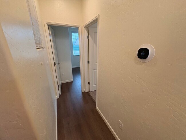 Building Photo - Lovely 3 bedroom home for rent in Hanford CA