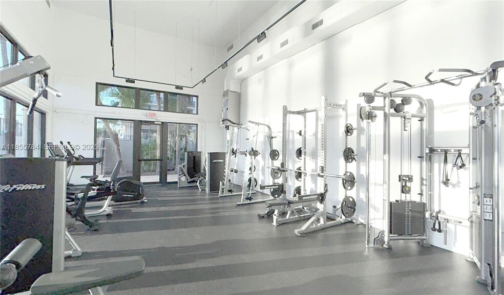 Building Photo - 801 N Venetian Dr