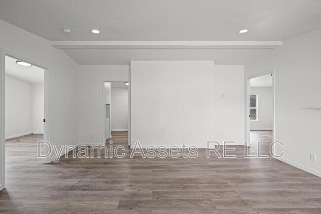 Building Photo - 403 N Walnut St