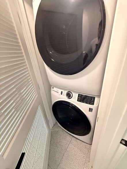 Building Photo - 1325 NE 117th St