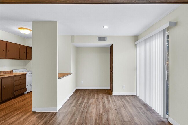 Interior Photo - 717 Fairmont