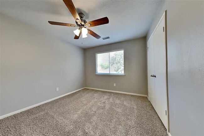 Building Photo - 1714 Sterling Village Dr