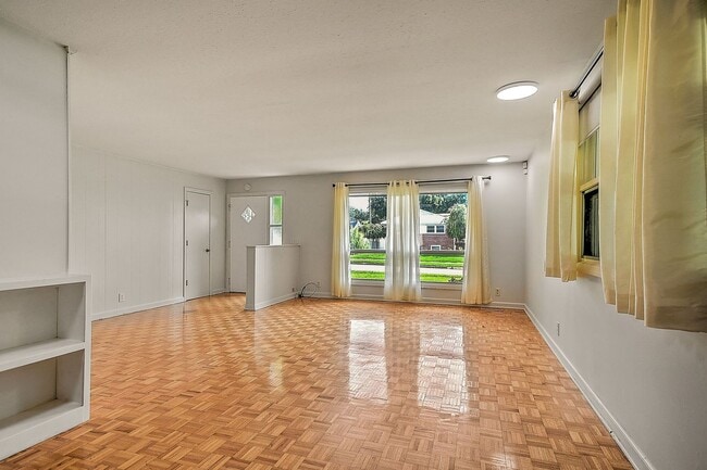Building Photo - 1808 Sherwood Pl