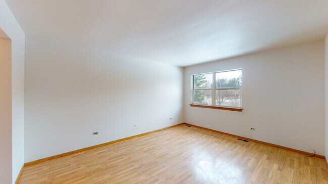 Building Photo - 468 Minnesota Cir