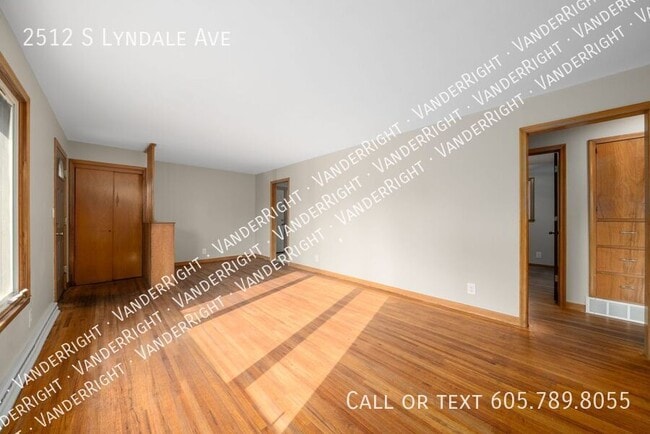 Building Photo - 2512 S Lyndale Ave