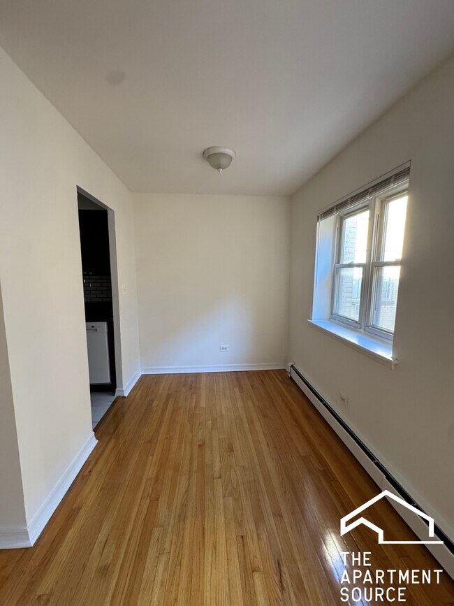 Building Photo - 6830 N Sheridan Rd