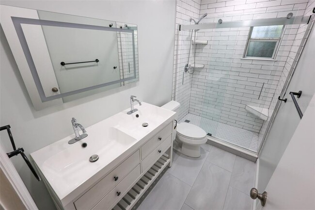 Building Photo - 3104 W North A St