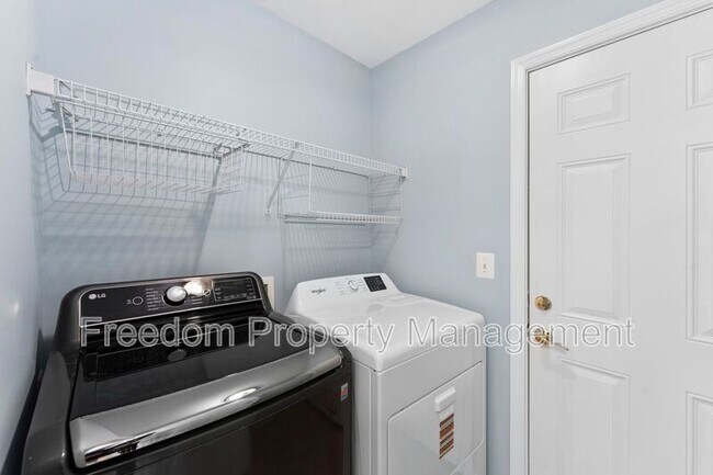 Building Photo - 9140 Worthington Dr