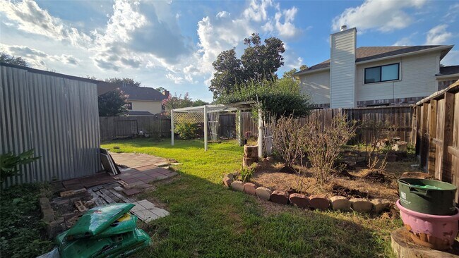 Building Photo - 15006 Delbarton Dr