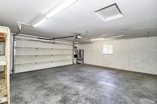Building Photo - Lovely 3 bedroom, 2 bath home for rent in ...