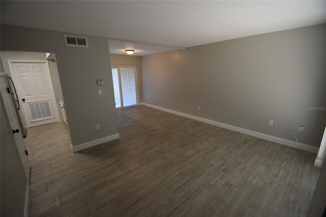 Building Photo - 945 Castle Way