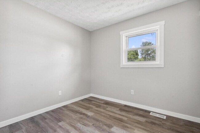 Building Photo - 1311 Liscum Dr
