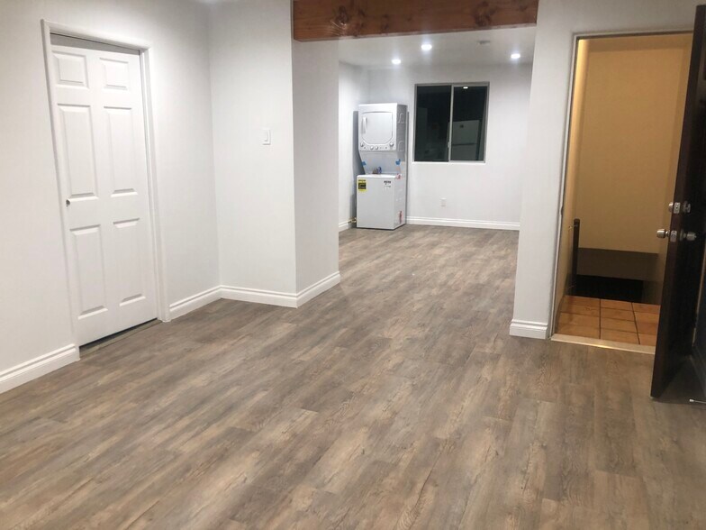 Building Photo - 205 7th Ave