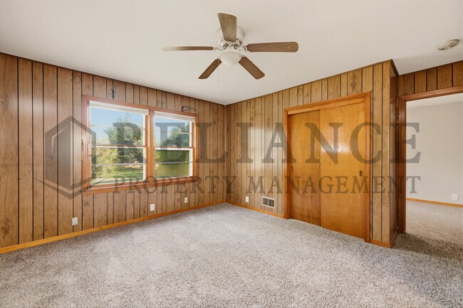 Building Photo - 1620 E Selma St