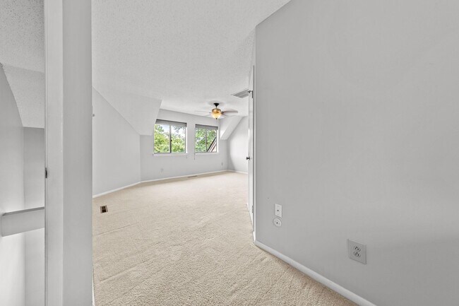 Building Photo - 3959 Aeries Way