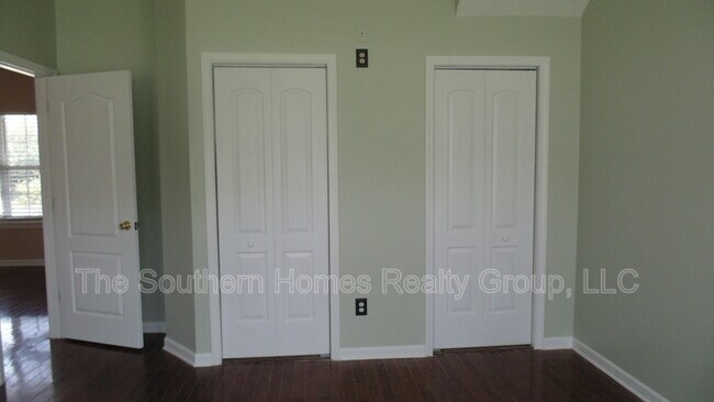 Building Photo - 264 Fyke Dr