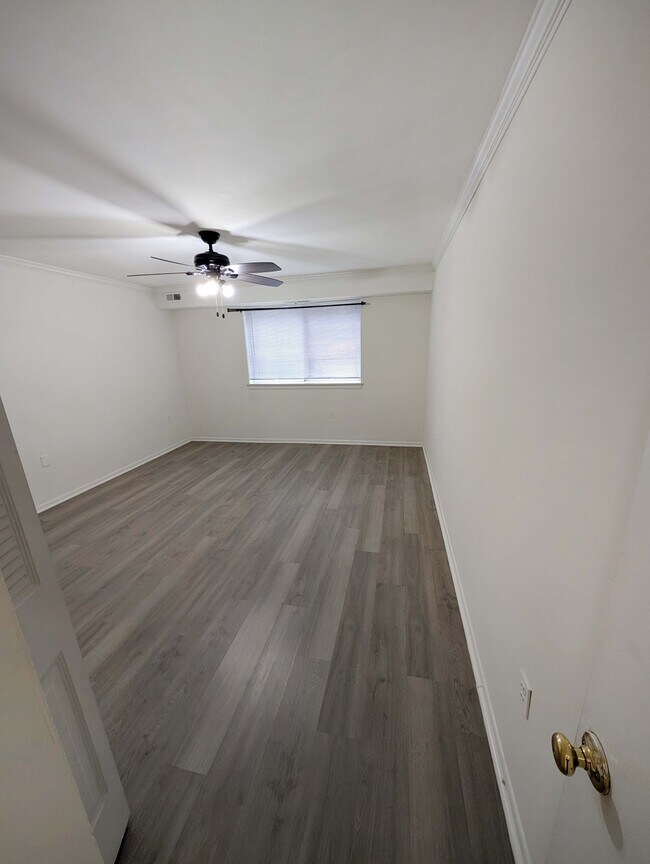 Building Photo - 11402 Cherry Hill Rd