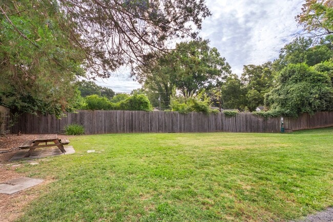 Building Photo - 918 McAlway Rd