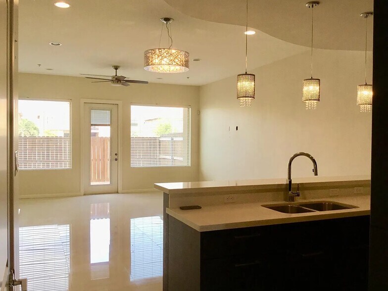 Building Photo - 3010 S L Ln