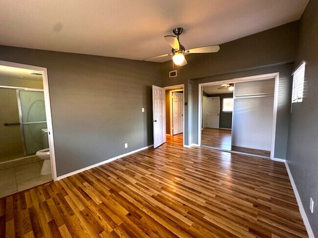 Building Photo - Spacious 4 Bedroom Home in Quiet Neighborhood