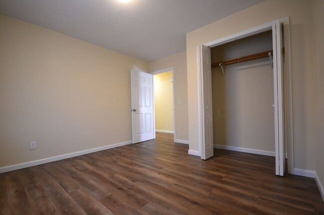 Building Photo - Lockwood Duplex