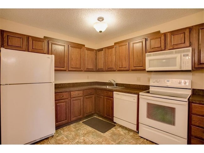 Building Photo - 1041 Zanzibar Ln N