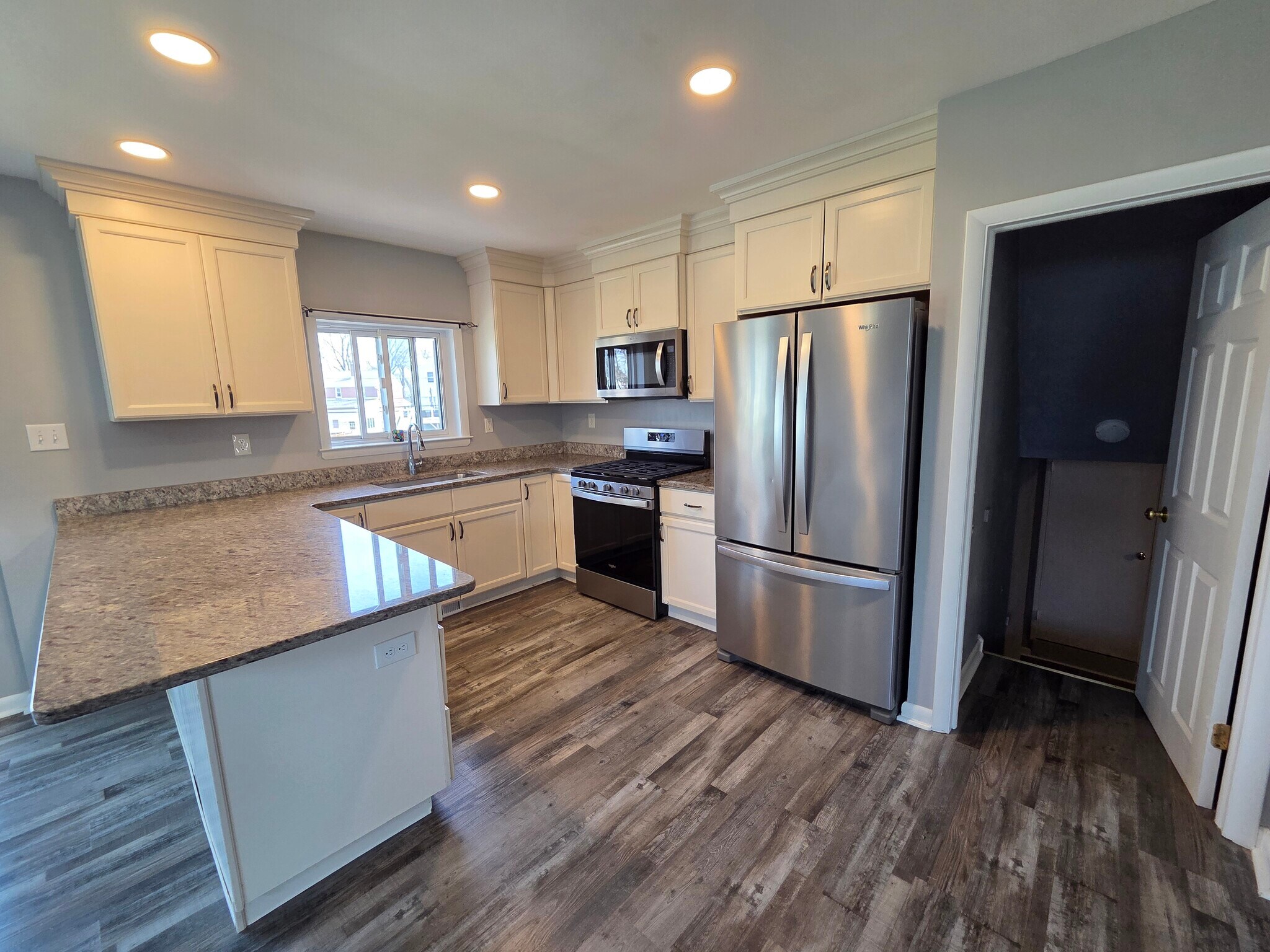 Building Photo - 811 Coppock Ln