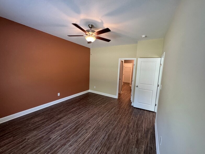 Building Photo - 27244 McKenna Dr