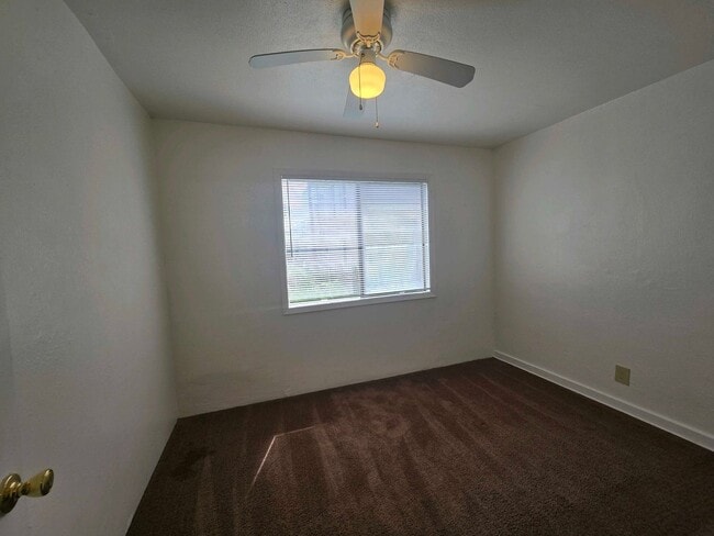Building Photo - Cozy 2 Bed, 2 Bath Home with Parking Spaces and a Fenced Backyard!