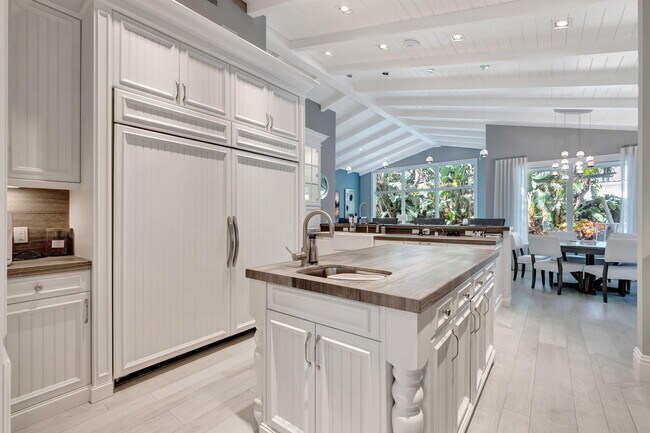 Building Photo - 5747 Paddington Way