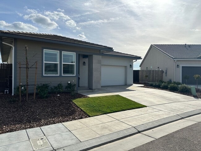 Building Photo - Gorgeous Riverstone 3/2