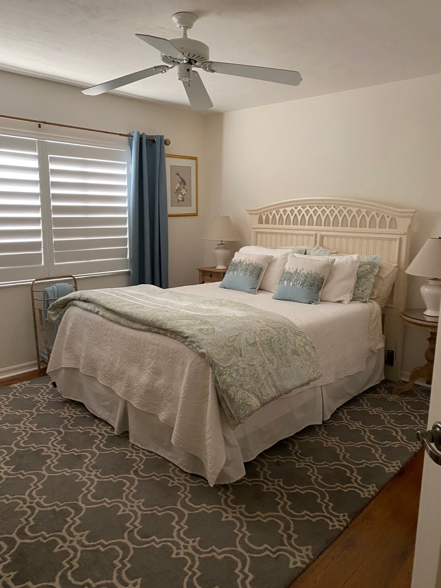 Guest room #3, queen - 15171 Cedarwood Ln