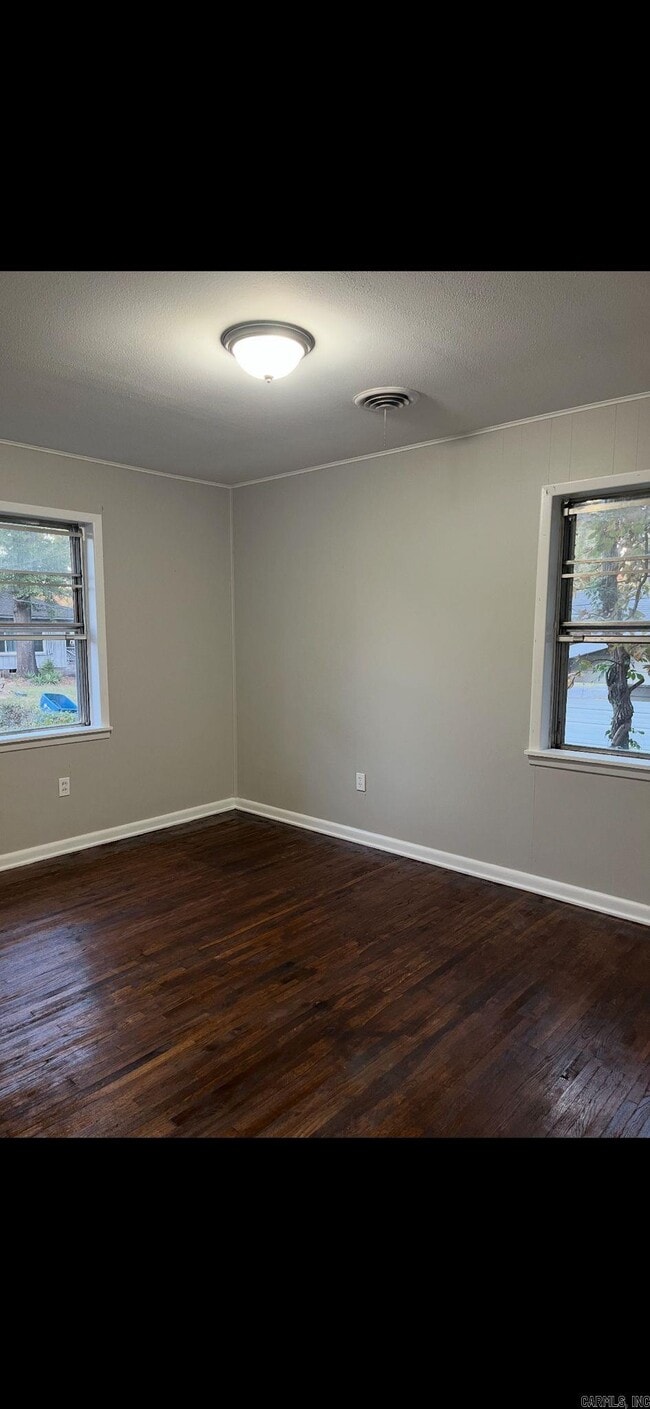 Building Photo - 1911 Robert E Lee St