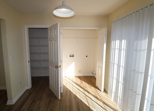 Building Photo - 4185 Kennison Village Dr