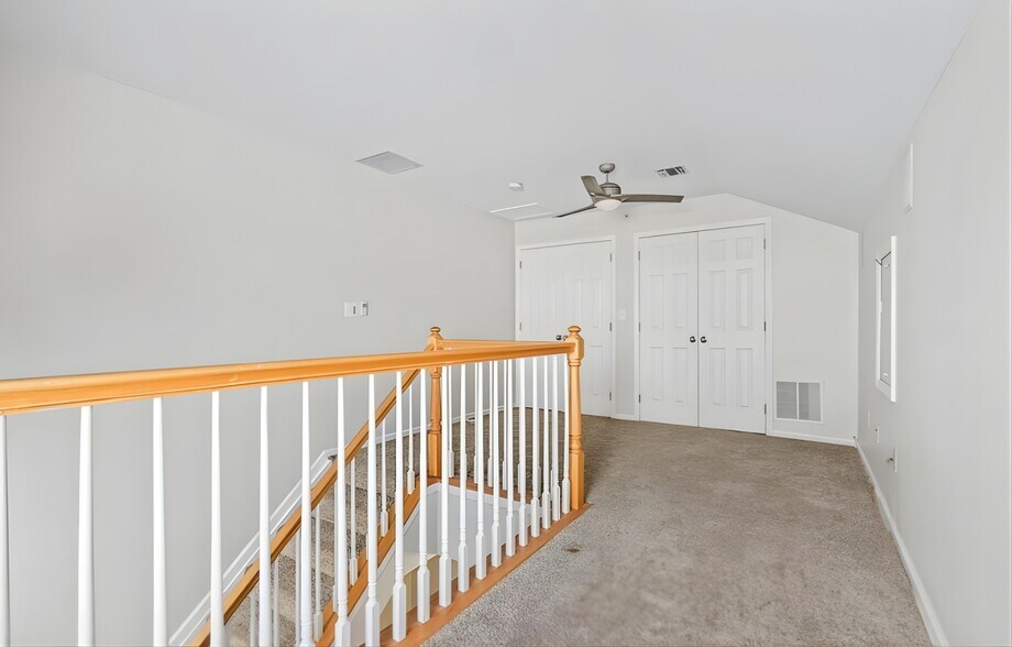 Loft/ Office Space - 107 Brittany Ct
