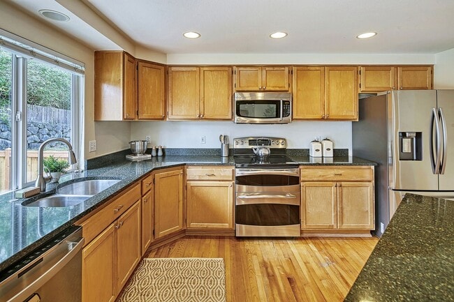 Building Photo - 4bd/2.5ba Renton Home