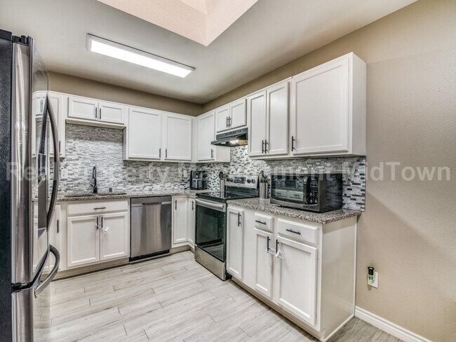 Building Photo - Stylishly Updated 3-Bedroom Home with Modern Touches & Prime Location!