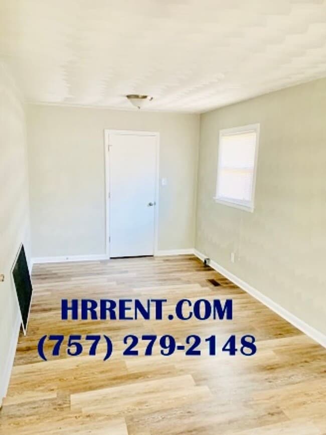 Building Photo - Beautiful 3 Bedroom 1.5 Bath Brick Home lo...