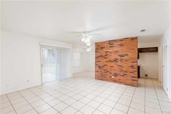 Building Photo - 14 S Cynthia St